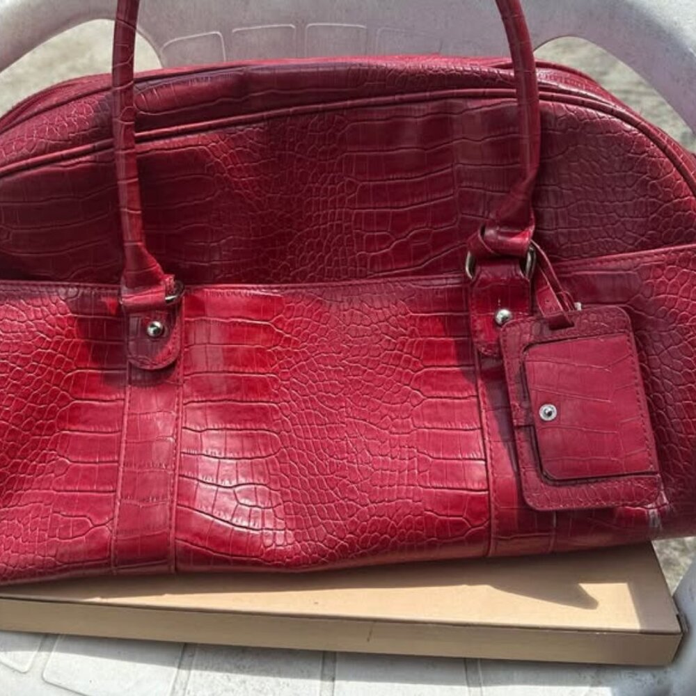 💜 2/$40! Bath & Body Works faux red leather bag